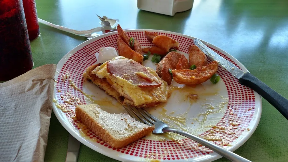 Eggs Benedict with Home Fries